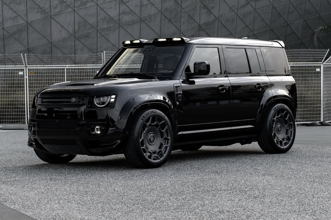 Land Rover Defender Urban na felgach AL13 Wheels LUX12