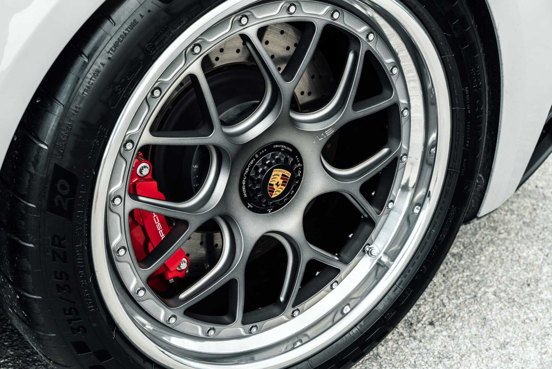 Porsche 911 992 GTS na felgach AL13 Wheels C007R