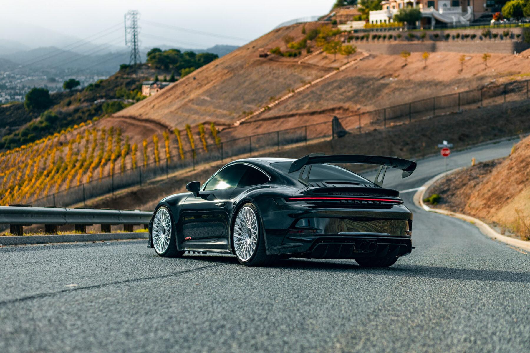 Porsche 911 992 GT3 na felgach AL13 Wheels S025