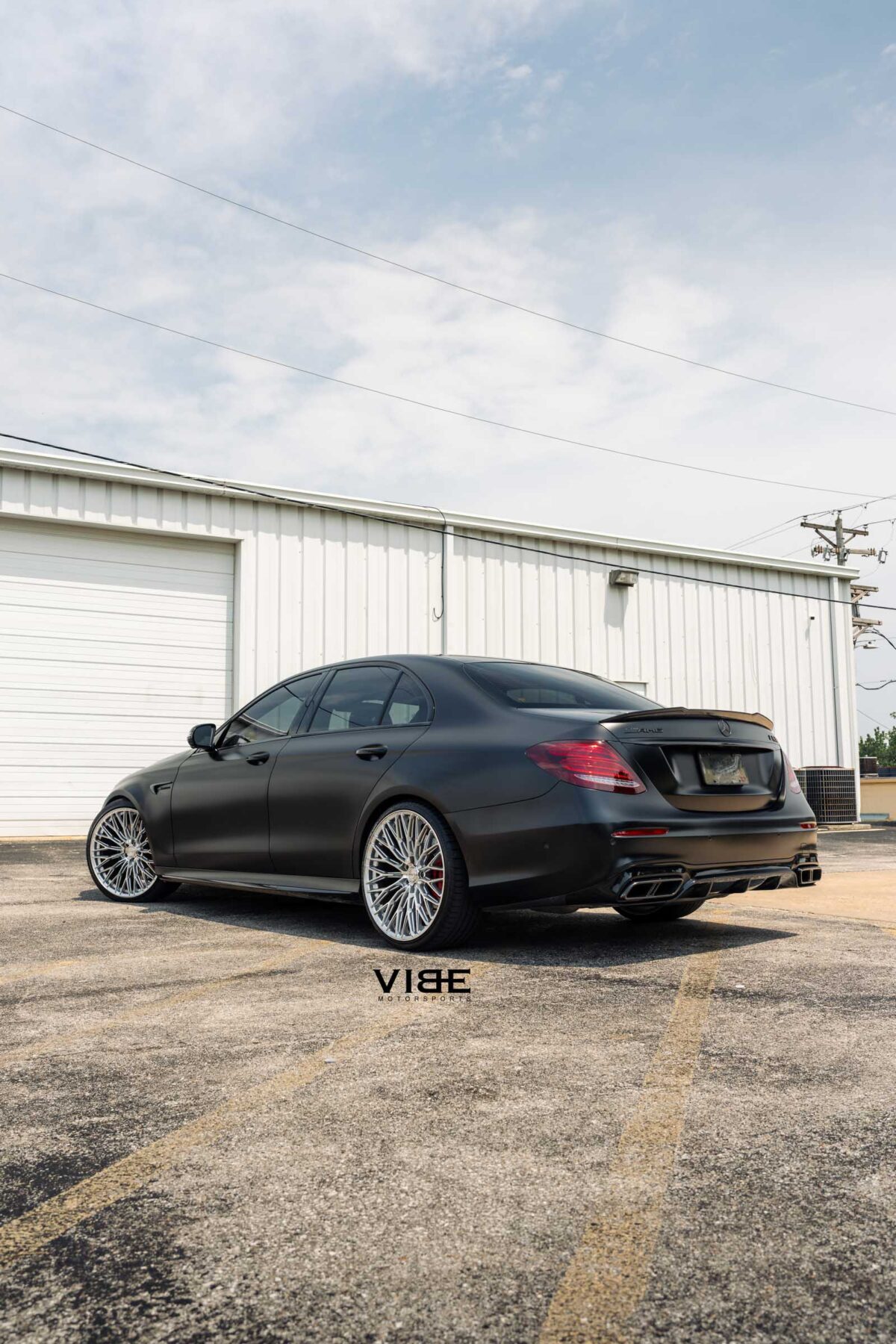 Mercedes Benz E63S AMG na felgach AL13 Wheels FR100