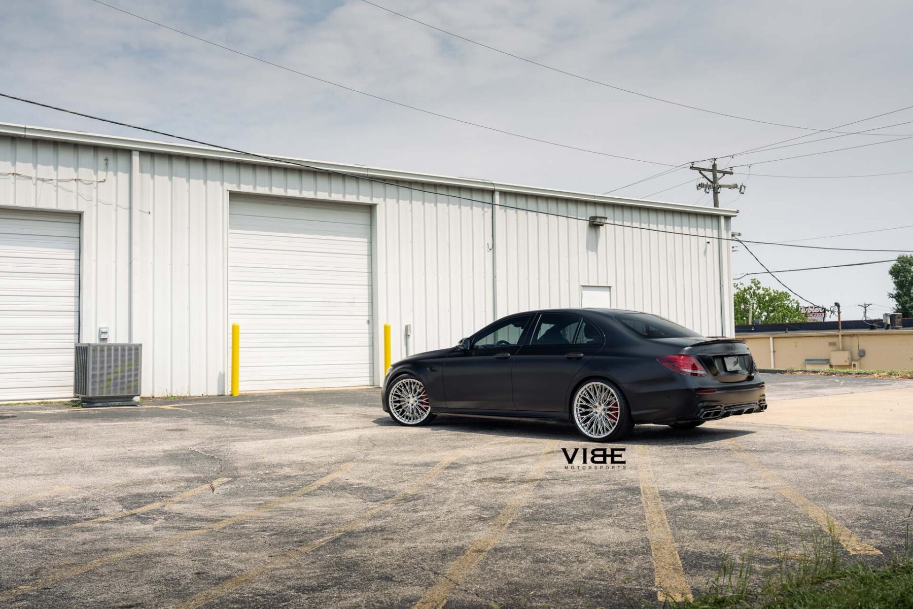 Mercedes Benz E63S AMG na felgach AL13 Wheels FR100