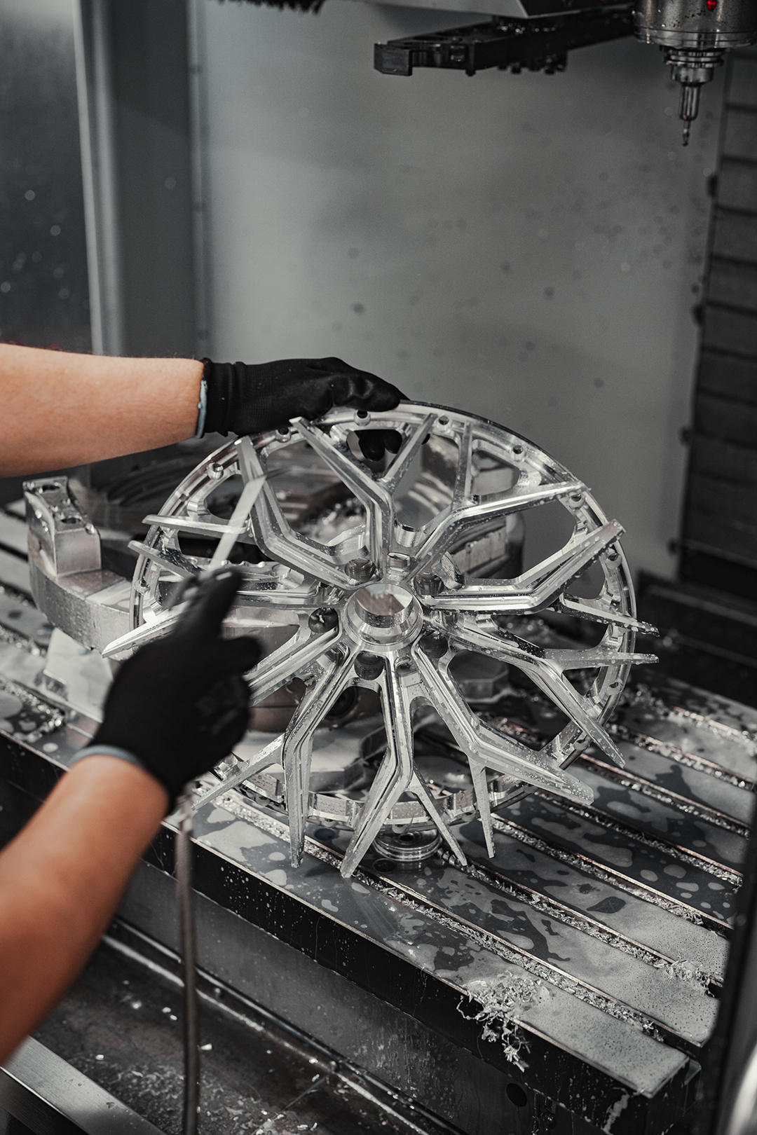 Produkcja felg AL13 Wheels – Frezowanie: tu powstaje wzór