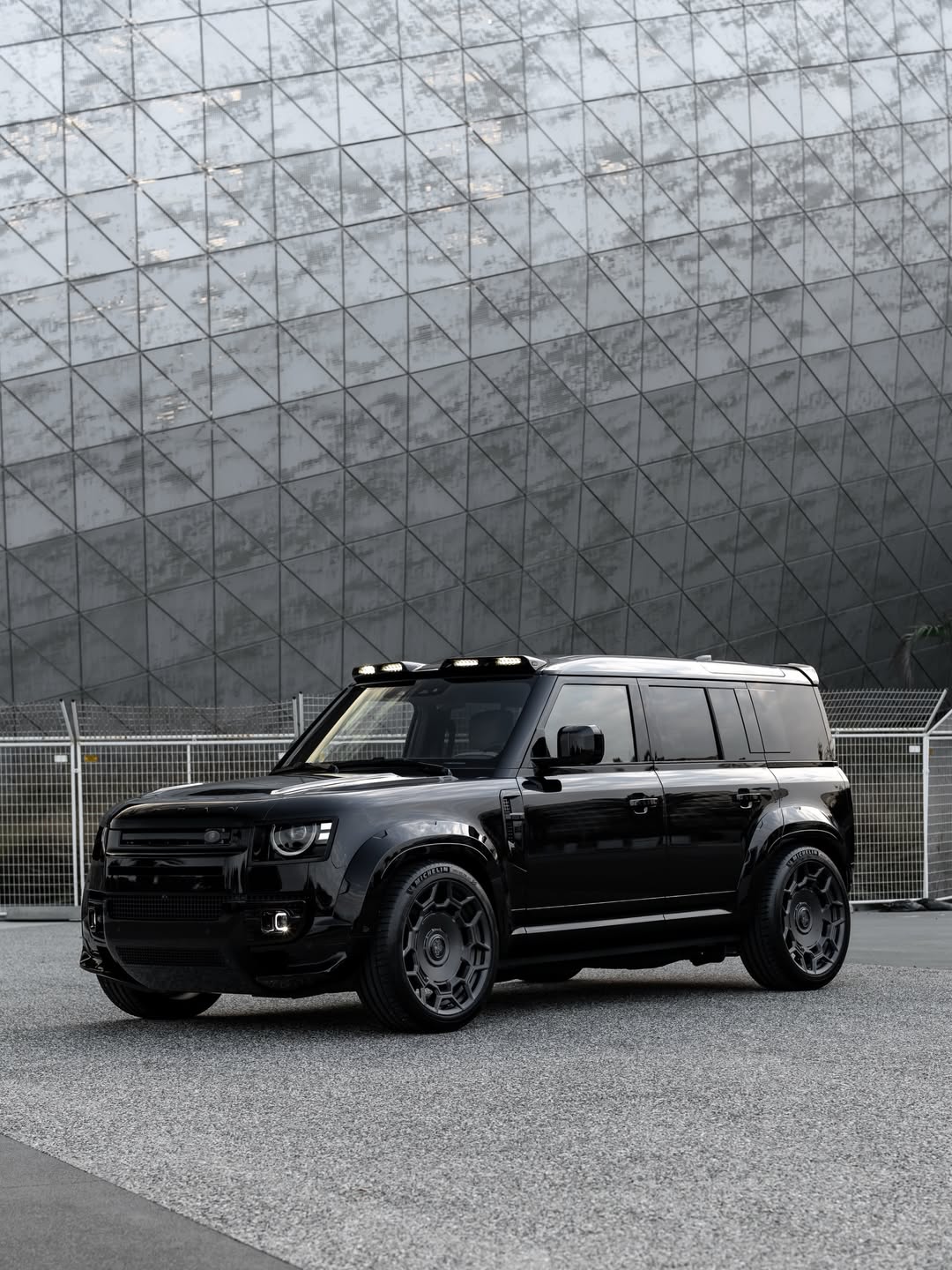 Land Rover Defender Urban na felgach AL13 Wheels LUX12