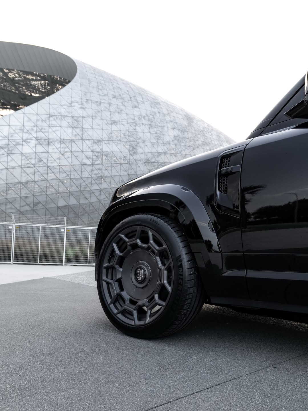 Land Rover Defender Urban na felgach AL13 Wheels LUX12