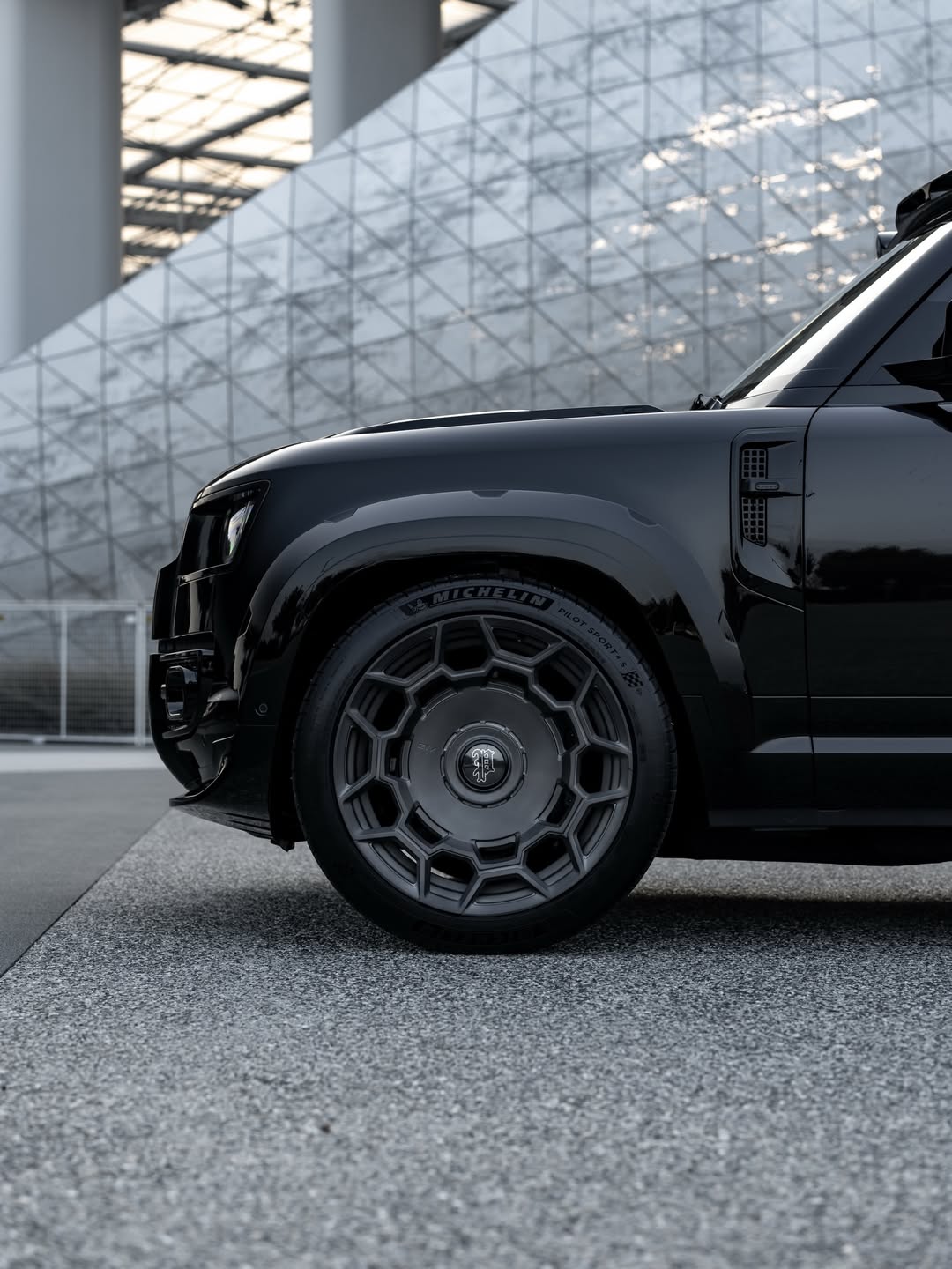 Land Rover Defender Urban na felgach AL13 Wheels LUX12