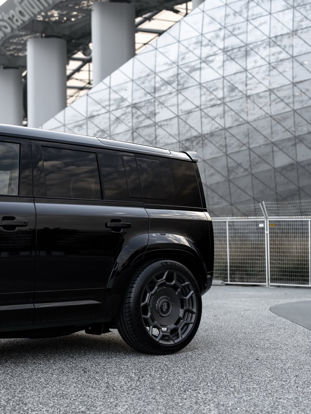 Land Rover Defender Urban na felgach AL13 Wheels LUX12