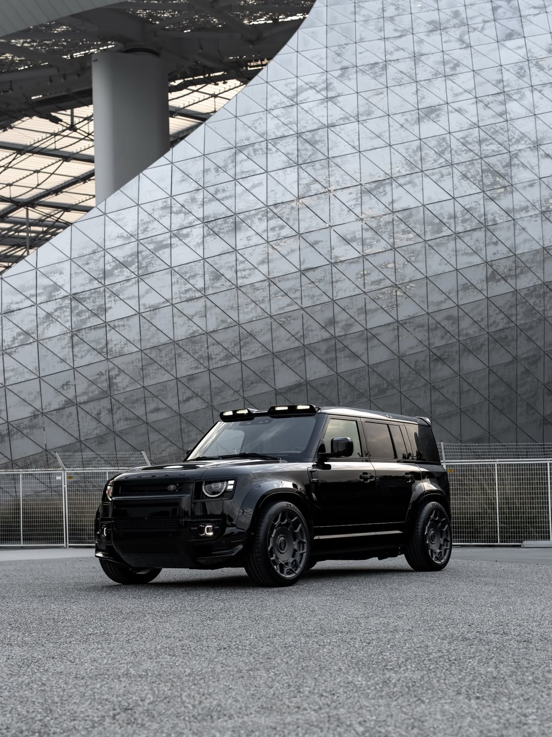 Land Rover Defender Urban na felgach AL13 Wheels LUX12