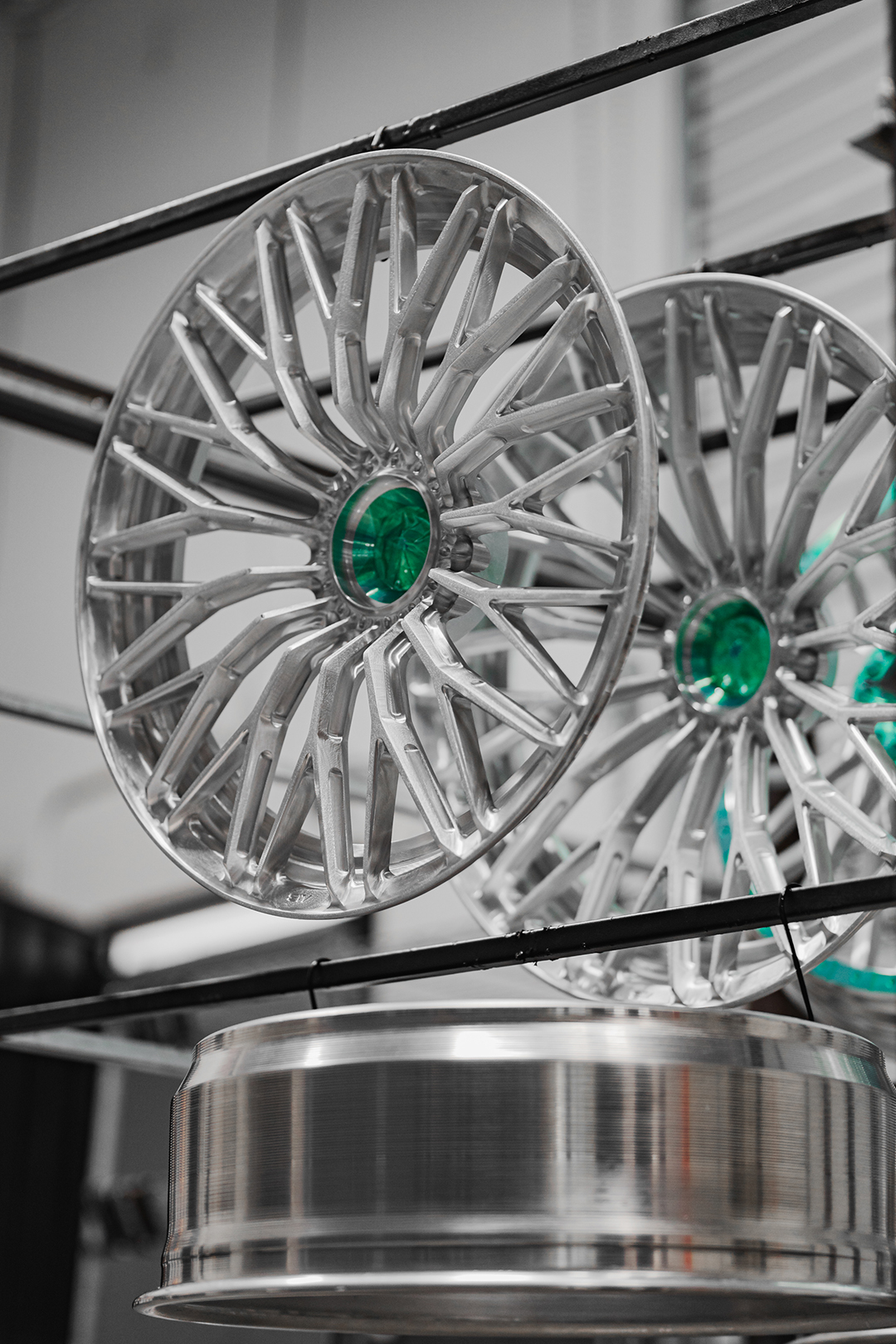 Produkcja felg AL13 Wheels – Ręczne przygotowanie