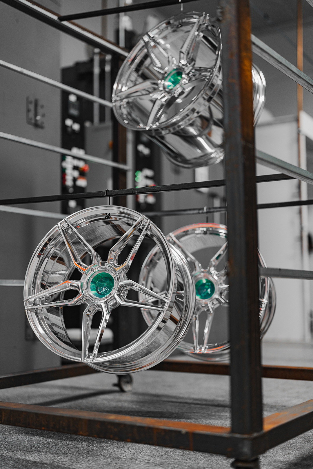 Produkcja felg AL13 Wheels – Ręczne przygotowanie