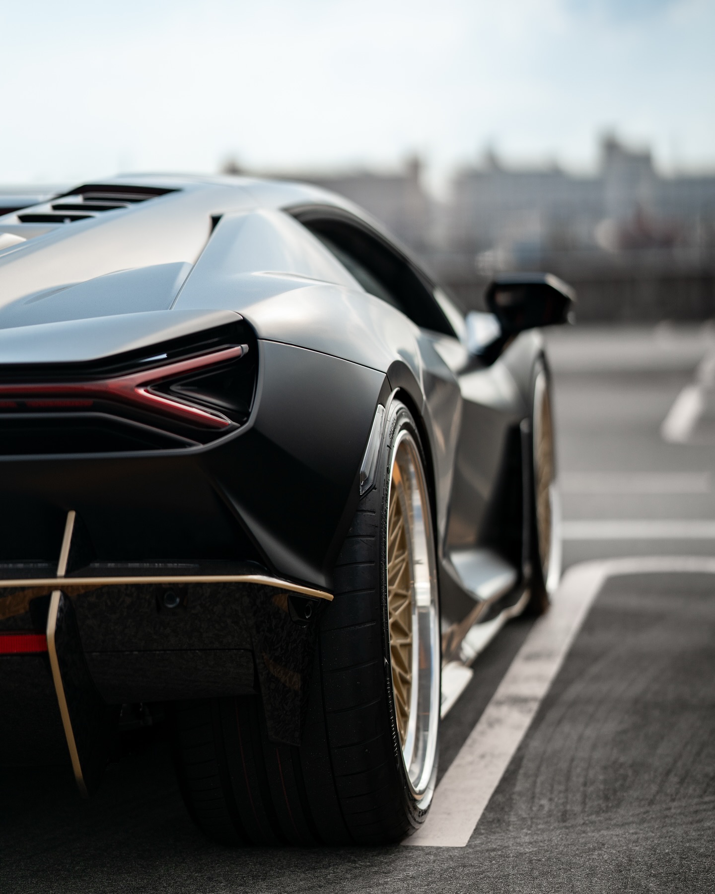 Lamborghini Revuelto na felgach AL13 Wheels C025R