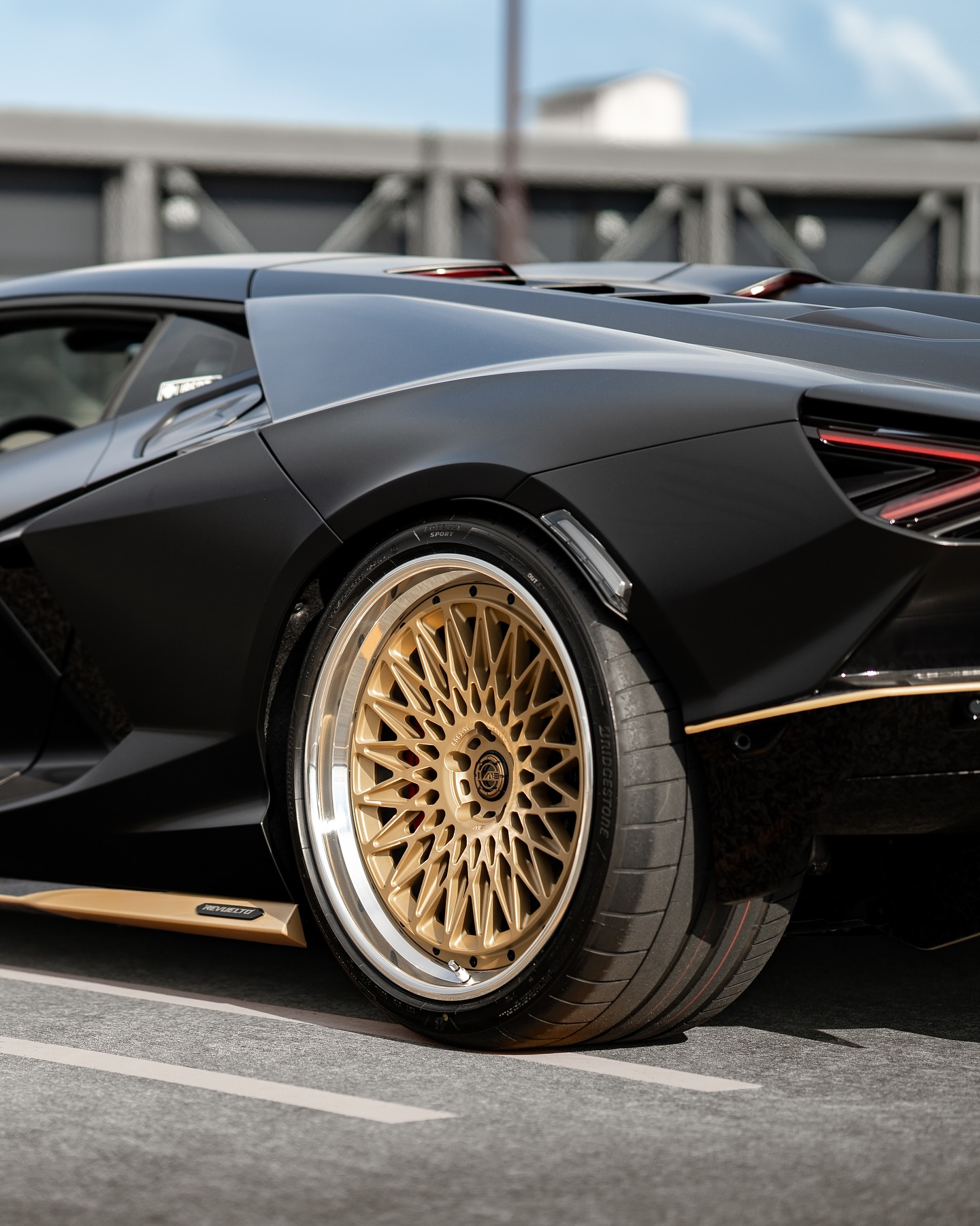 Lamborghini Revuelto na felgach AL13 Wheels C025R