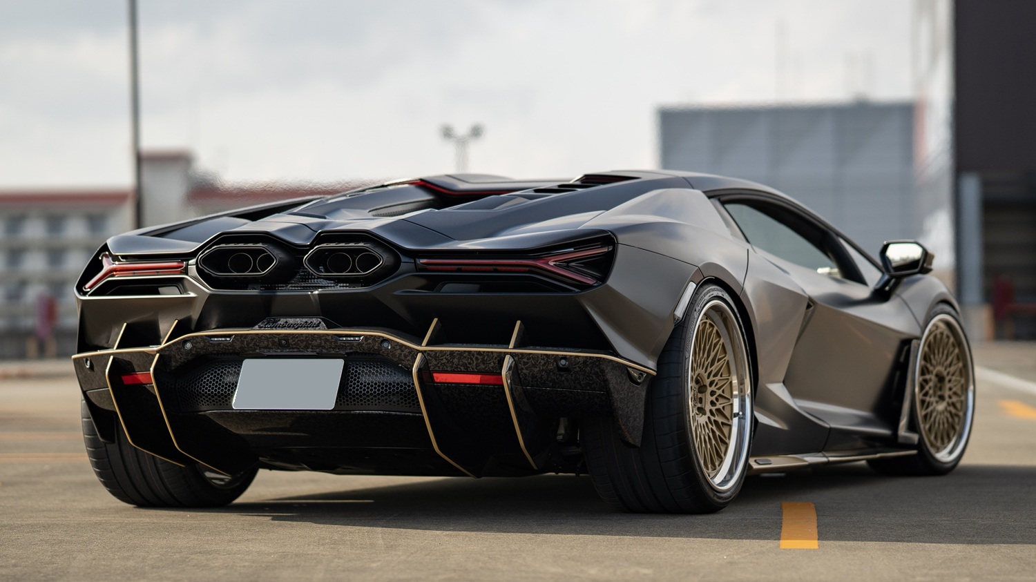 Lamborghini Revuelto na felgach AL13 Wheels C025R